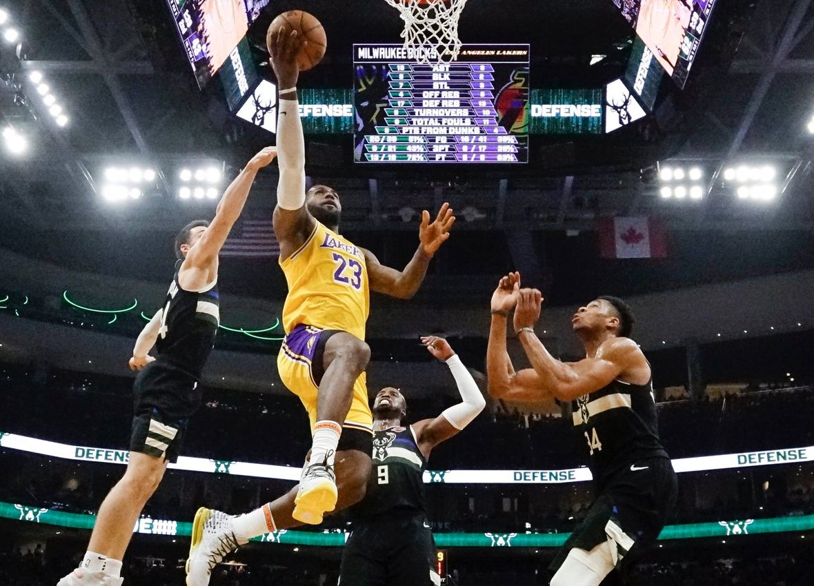 Lakers vs Bucks