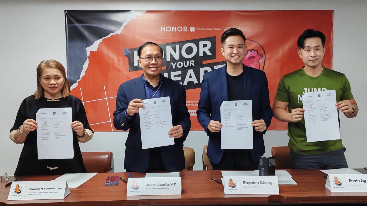 Philippine Heart Center executives Ms. Josephine M. Guillermo-Lopez and Dr. Joel M. Abanilla, with HONOR Vice President Stephen Cheng and Jump Manila’s Founder and Owner Erwin Ng, sealed the partnership at Philippine Heart Center’s Medica Arts Building.