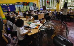 Students from Justo Lukban Elementary School rely on electric fans to keep themselves cool inside their warming classrooms. Metro Manila and other parts of the country are currently dealing with temperatures beyond 40 degrees. Photo by NORMAN ARAGA